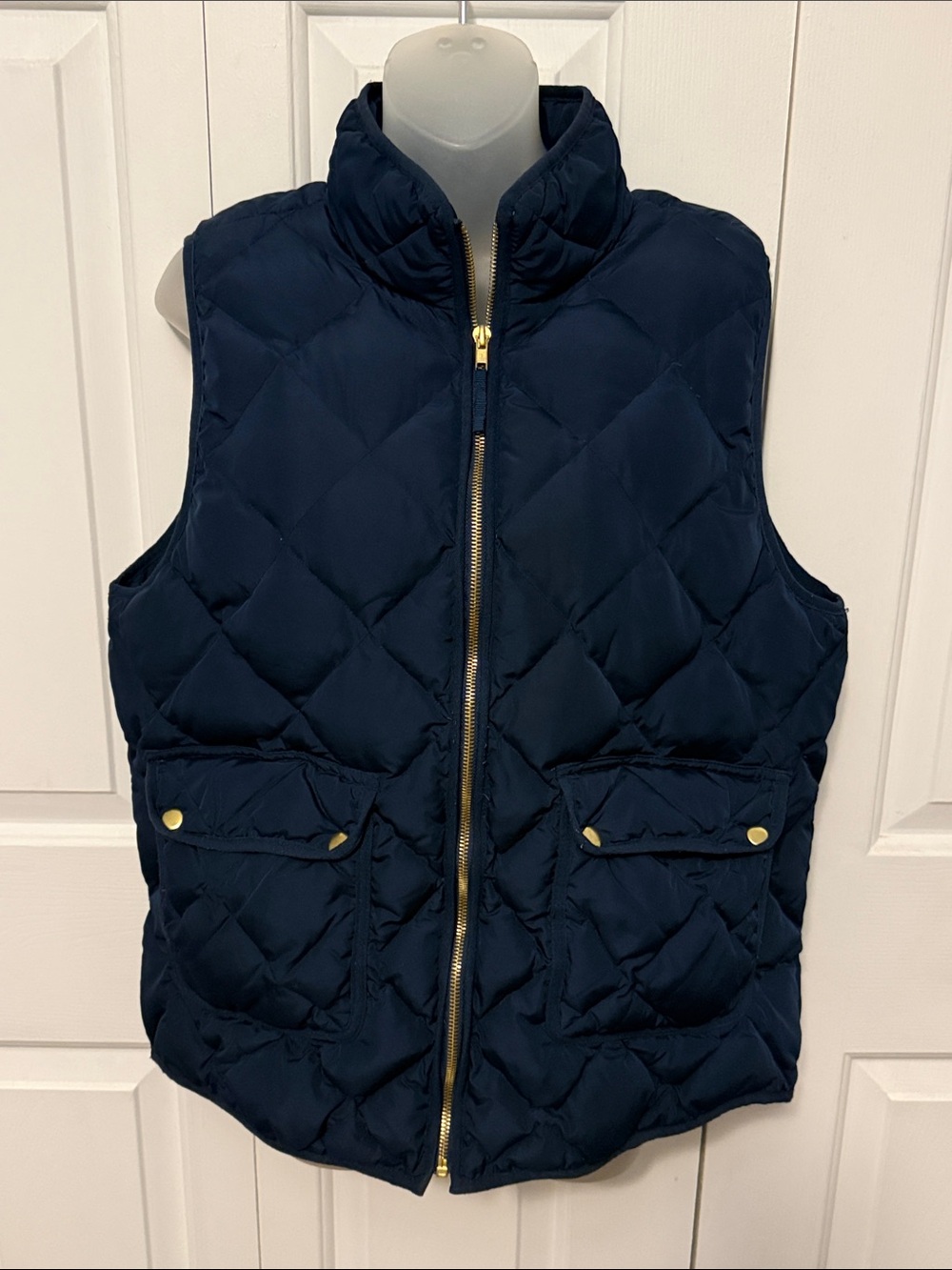 Woolrich Sz XL Navy Quilted Puffer Vest with Gold Hardware Accents B718